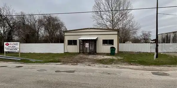 Image 4: 609 Oak St