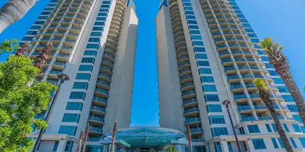 Image 2: Experience luxury at Palisade Palms with this rare