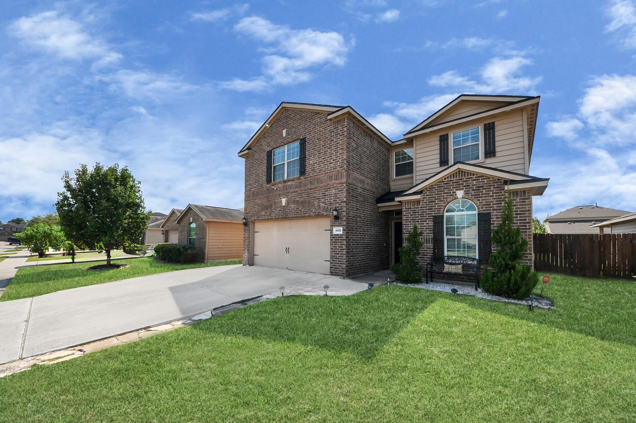 Image 4: Attractive curb appeal with brick detailing, front