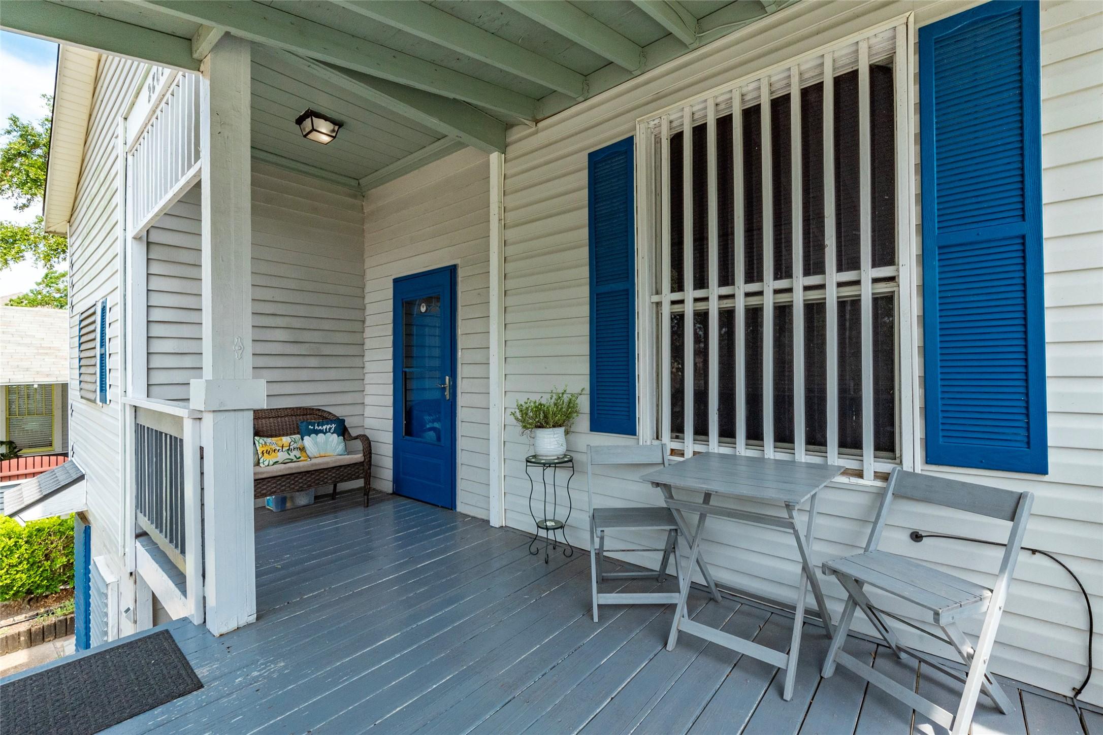 Image 2: Enjoy coffee or tea on the front porch while you w