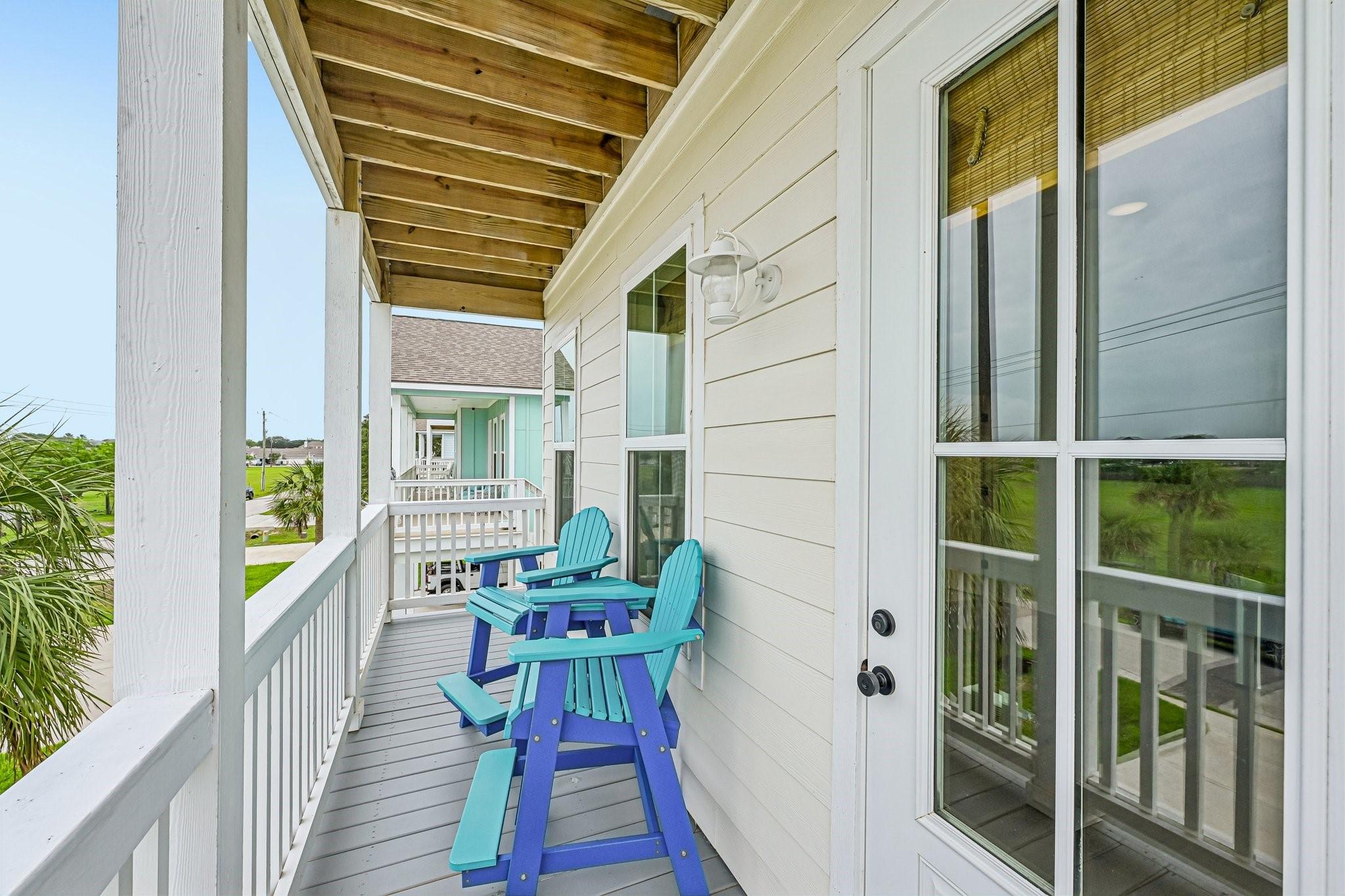 Image 3: Inviting covered balcony with space for seating, p