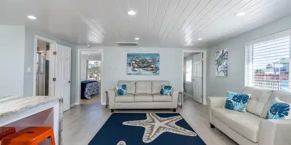 Image 2: Gorgeous living room
