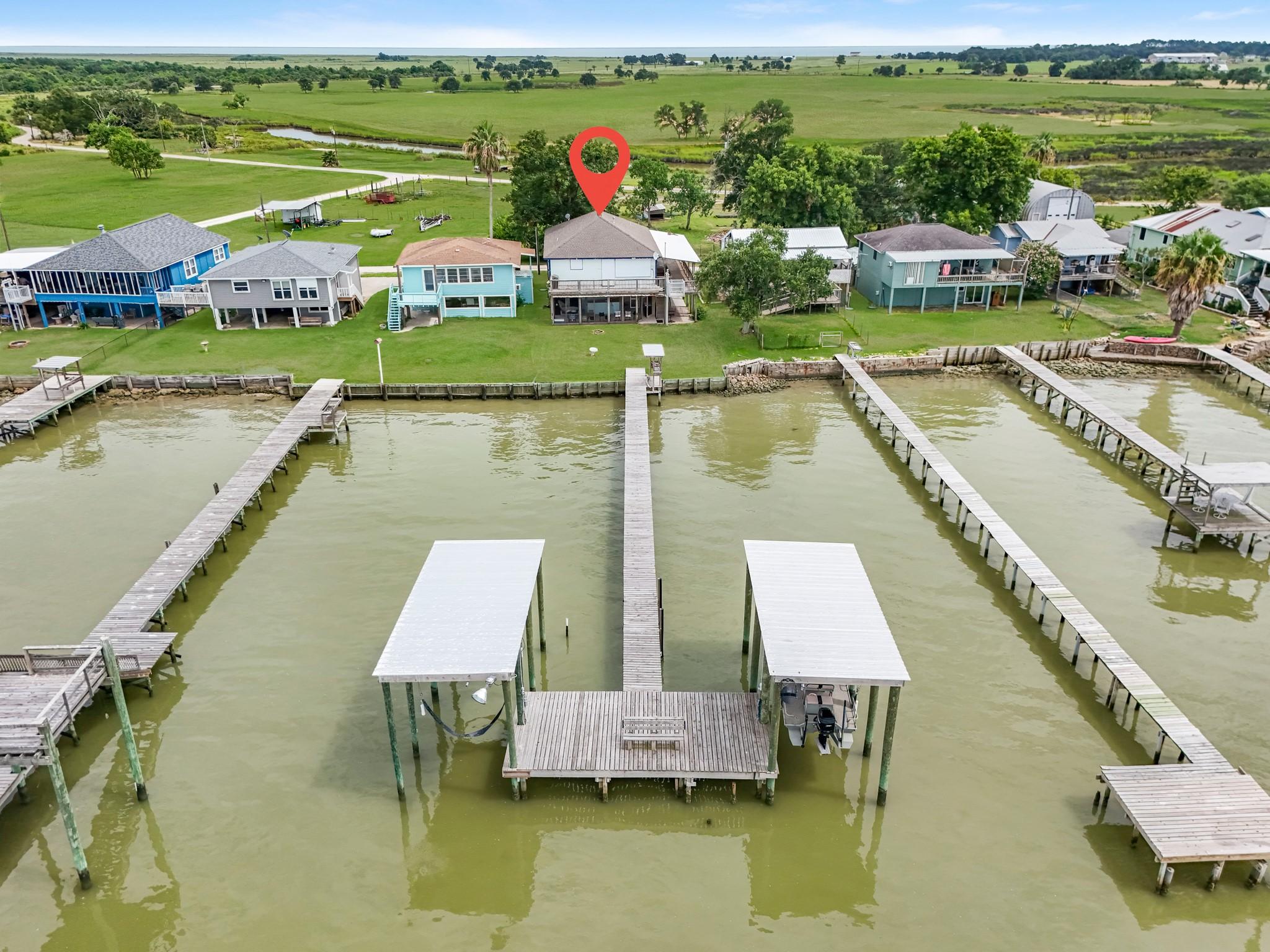 Image 2: Check out the most fabulous pier and dual boat lif