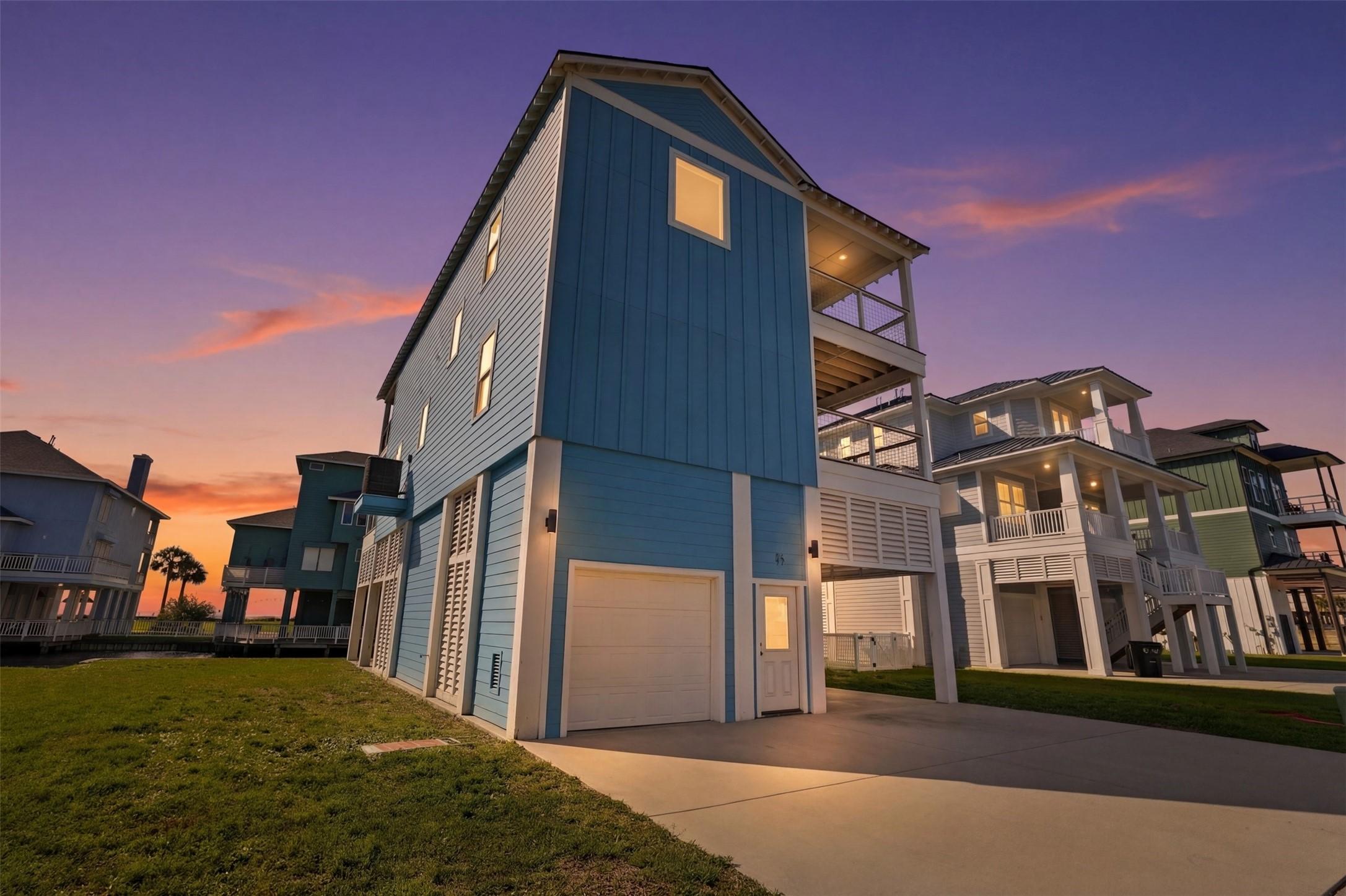 Image 3: Enjoy sunset views from one of 4 balconies