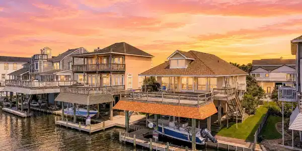Image 2: Perfectly positioned along the bay, this waterfron