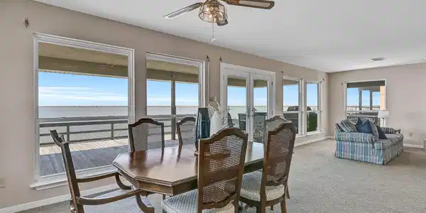 Image 3: Imagine enjoying every meal with a waterfront back