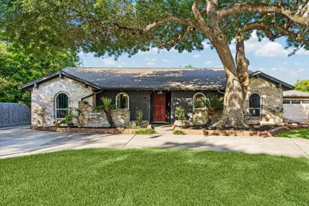 306 Lafayette Lane