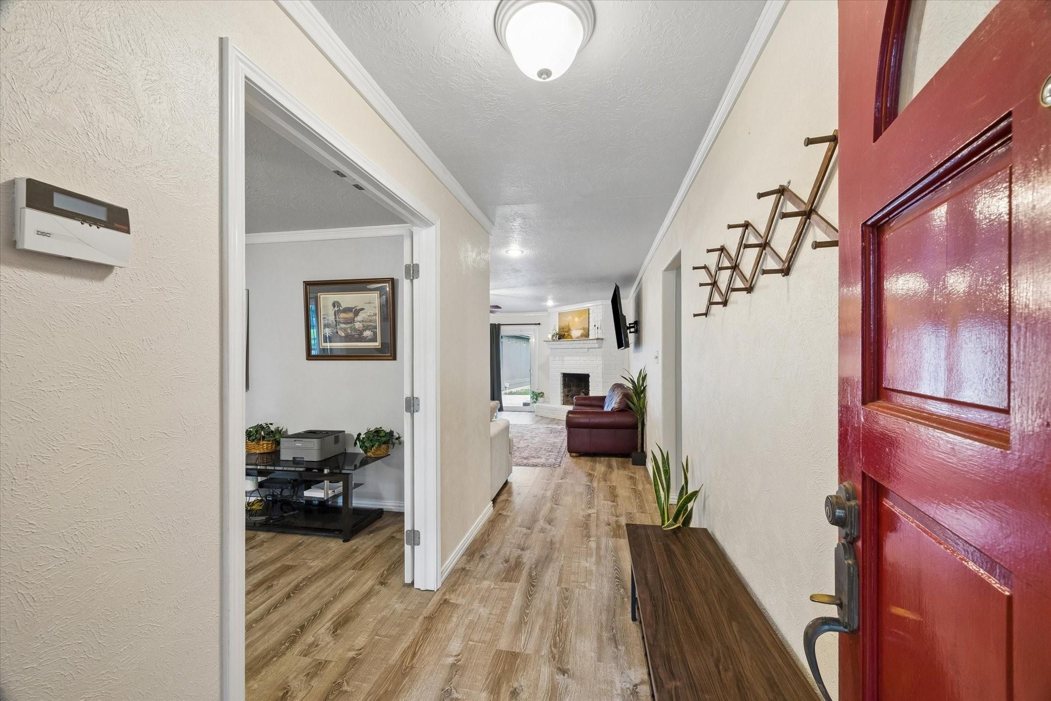 Image 4: The cozy entryway invites you and your guests into