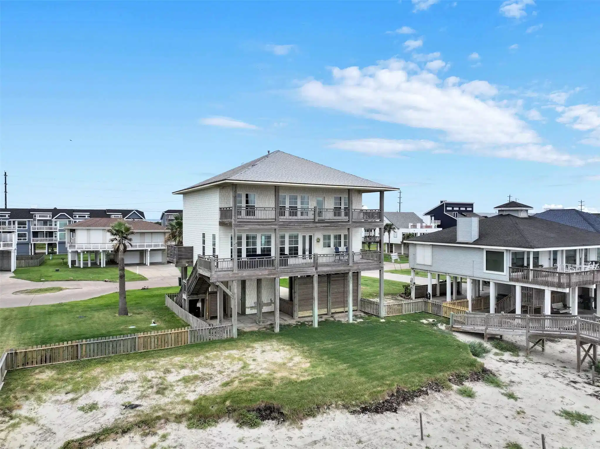 Image 1: Welcome to 17725 Glei - a Beachfront Beauty!