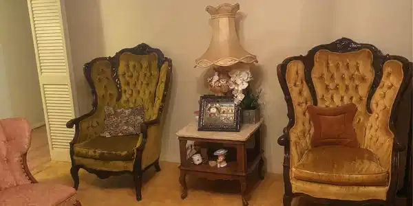 Image 4: Living Area