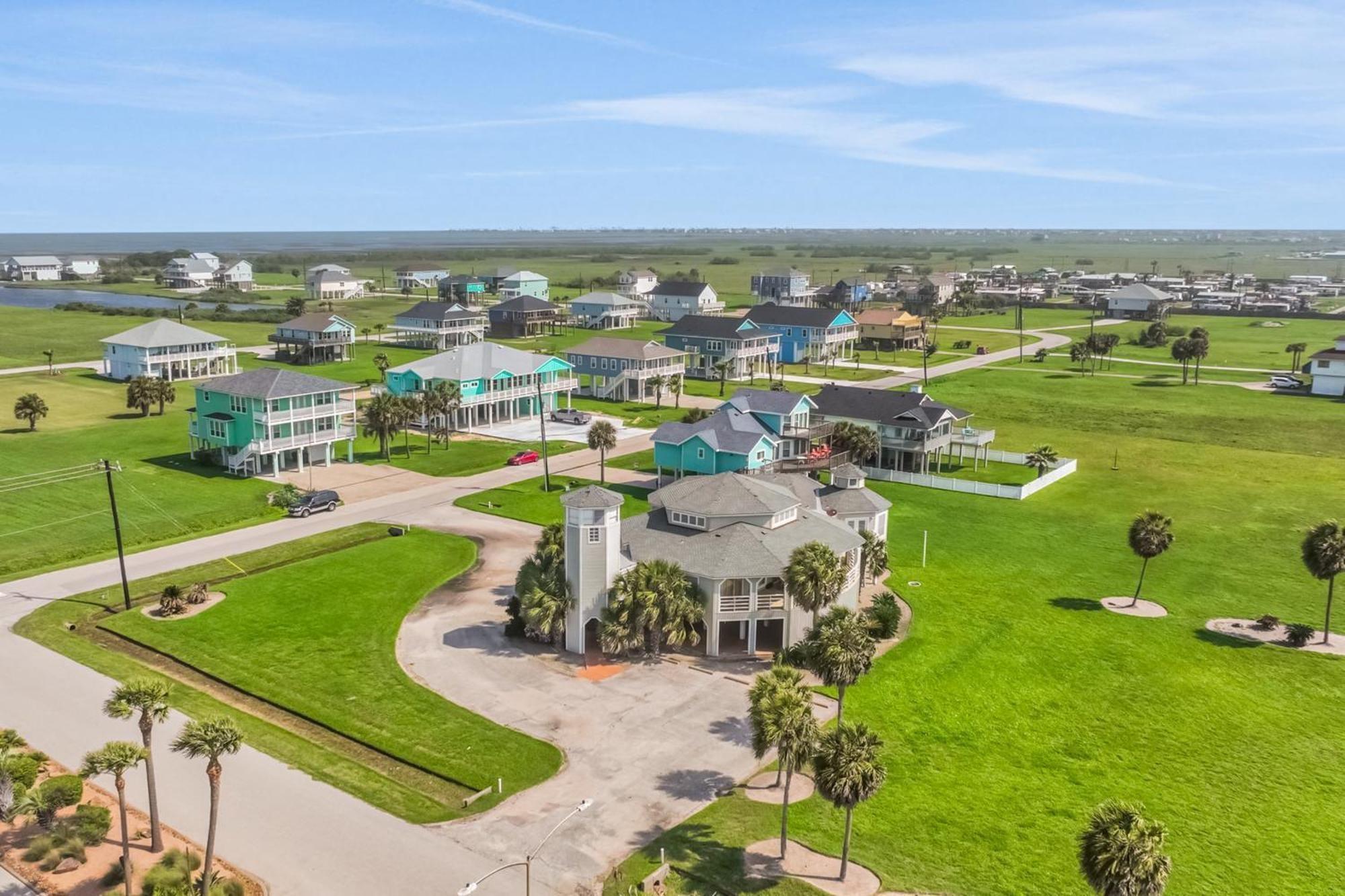 Image 2: Look at the land & driveway!