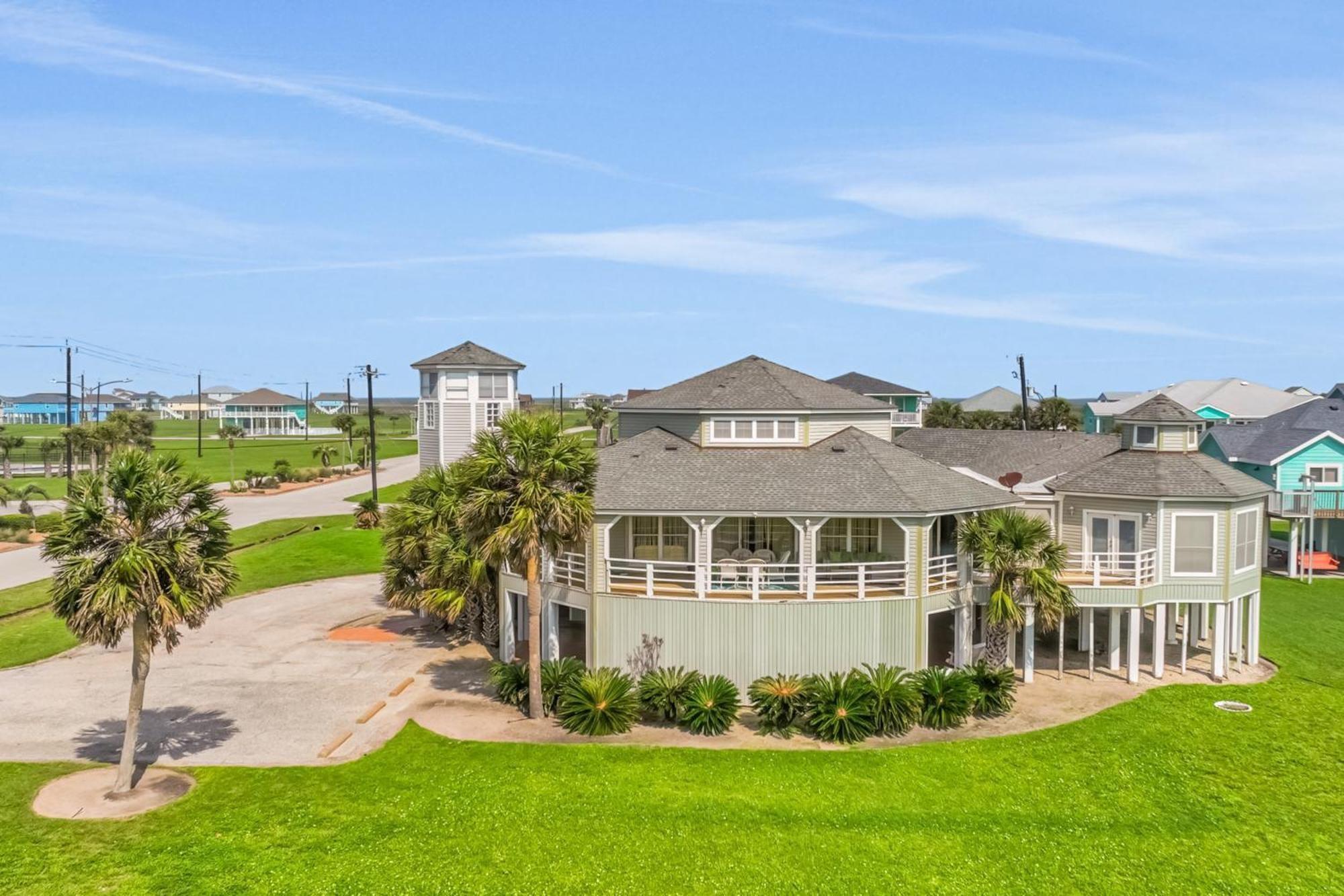 Image 3: Beautiful Patio overlooking the Gulf!