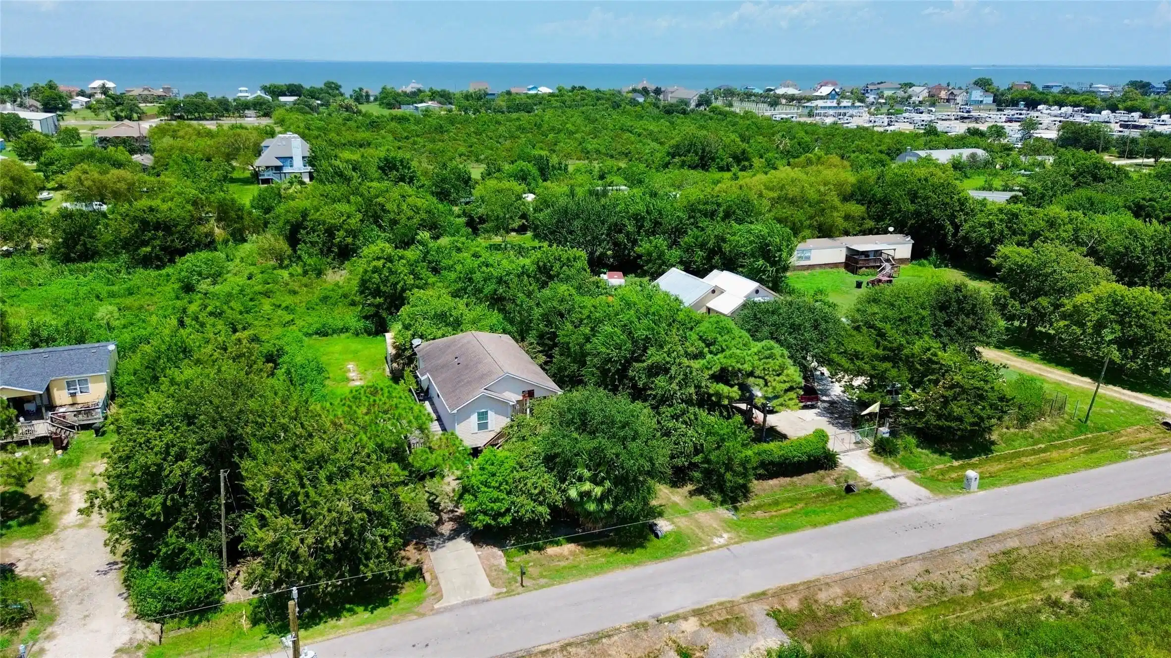 Image 1: 3/4 of an Acre in Sunny San Leon!