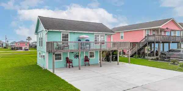 Image 2: Front with wide multicar driveway