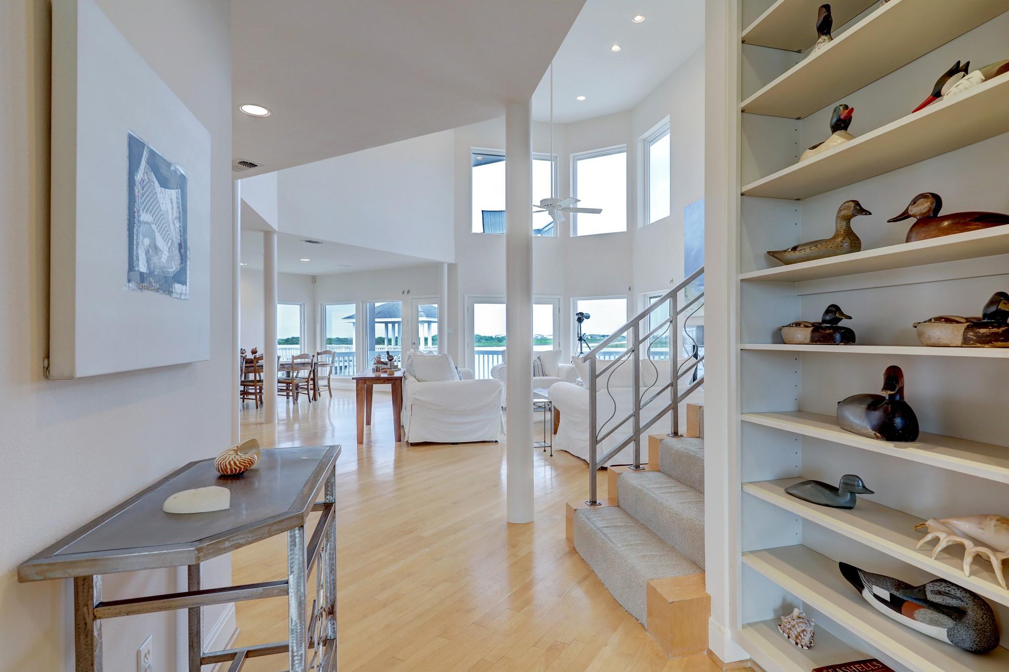 Image 3: Stepping into the foyer you are greeted with wide