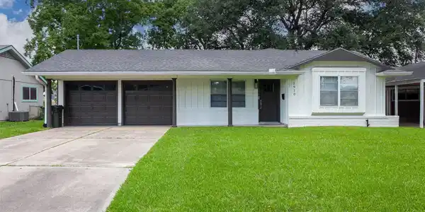 2910 Oleander Lane