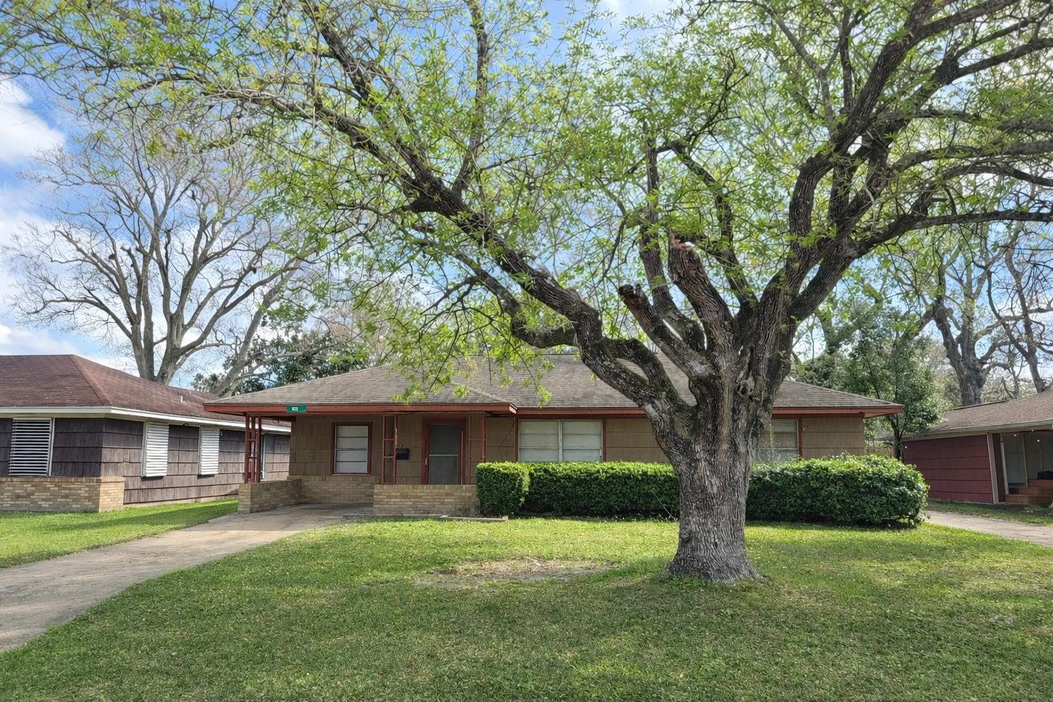 Image 1: Front house view from street. Left Driveway is pri