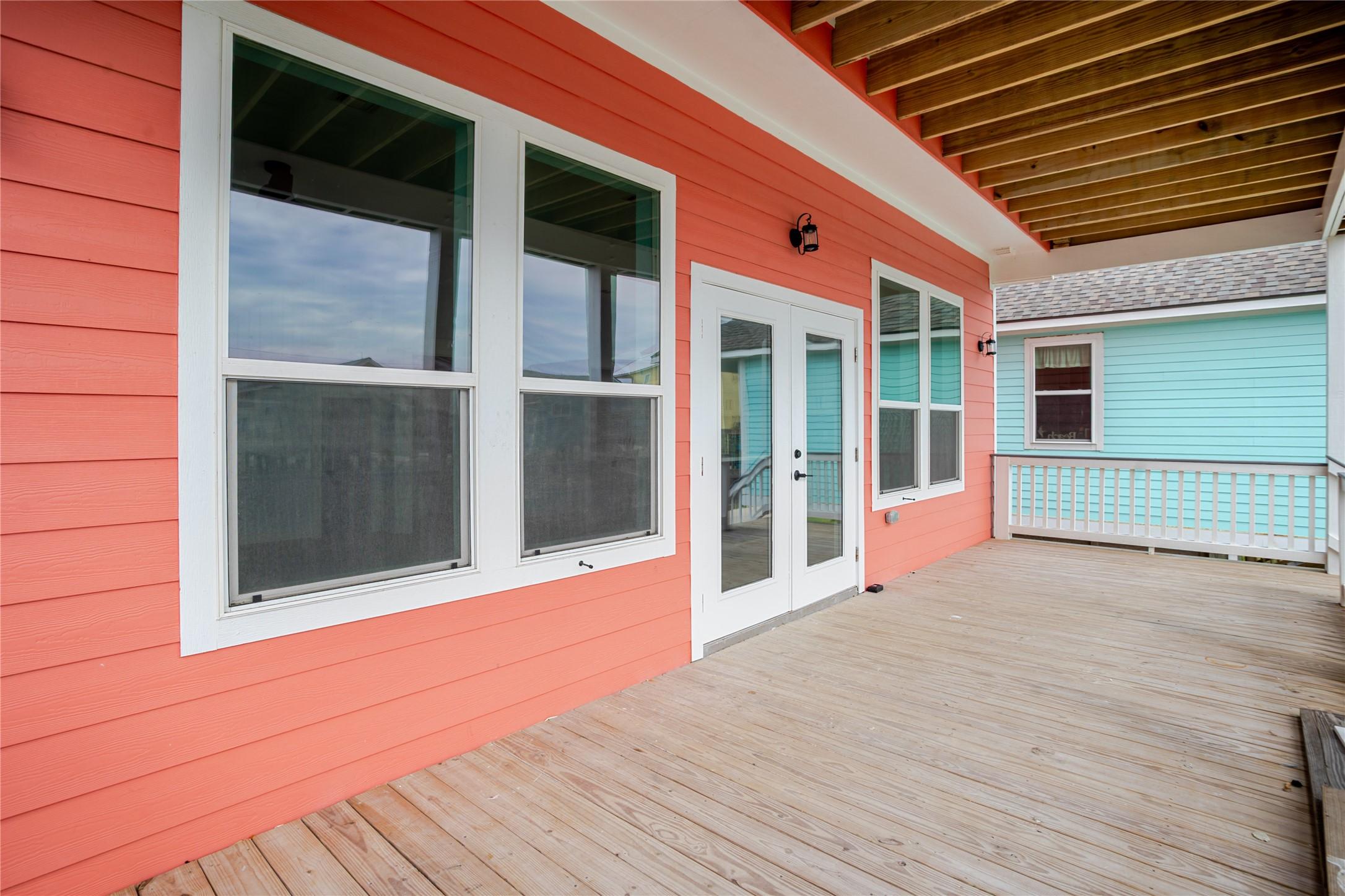 Image 2: Walk from the spacious deck to start collecting se