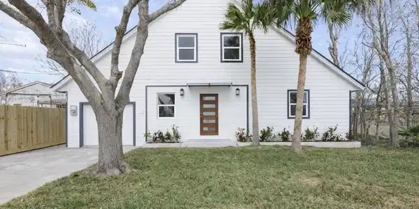 2410 E Bayshore Drive