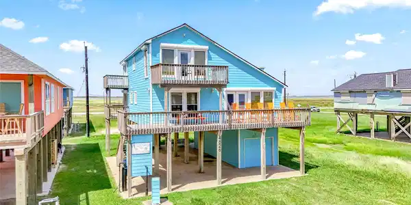 4826 Bluewater Drive