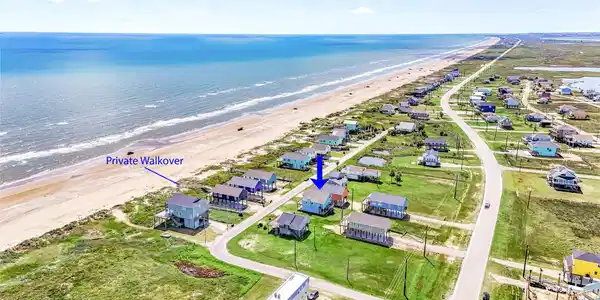 Image 4: Long-range water views and easy beach access with