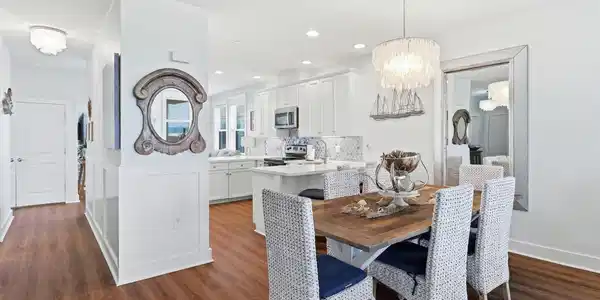 Image 2: Beautifully updated 3/3 condo in front row beachfr