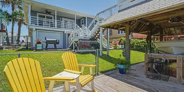 Image 3: View from the dock of the home and notice the gras