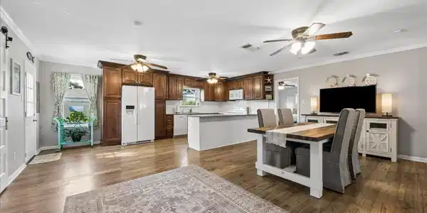 Image 4: More open spaces with smart updates and tons of st