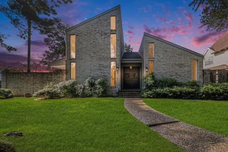 4334 Lake Grove Drive
