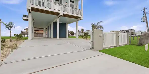 Image 4: Added security of a personal gated entry.