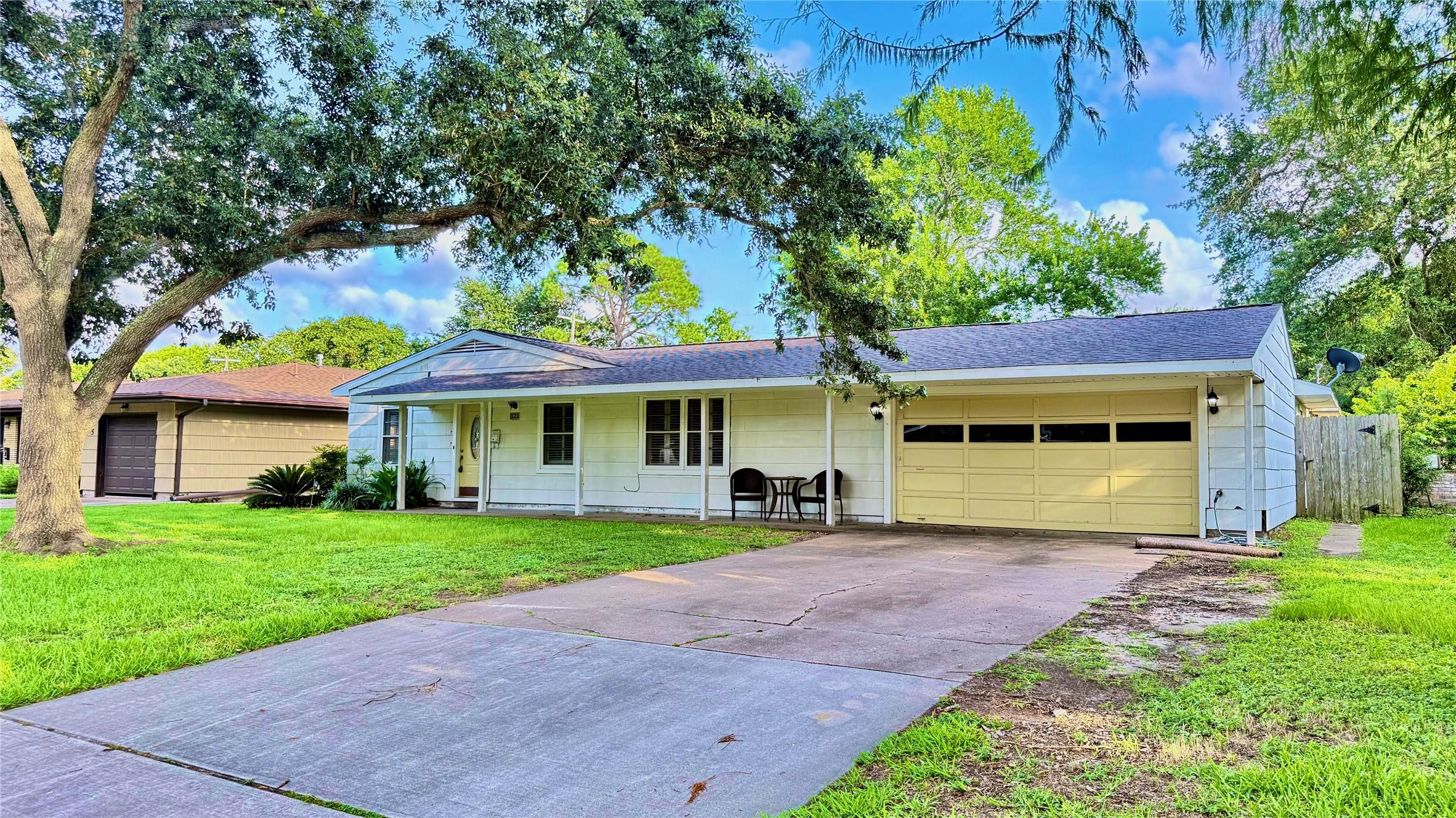 Image 1: Beautiful family home nestled in Mainland Park.