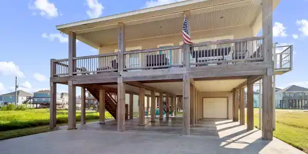 957 Fisherman Drive S