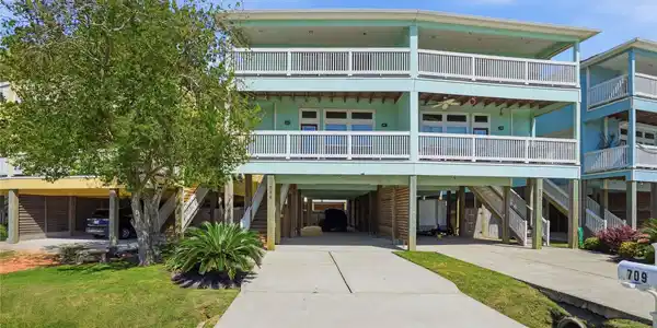 709 N Bayshore Drive