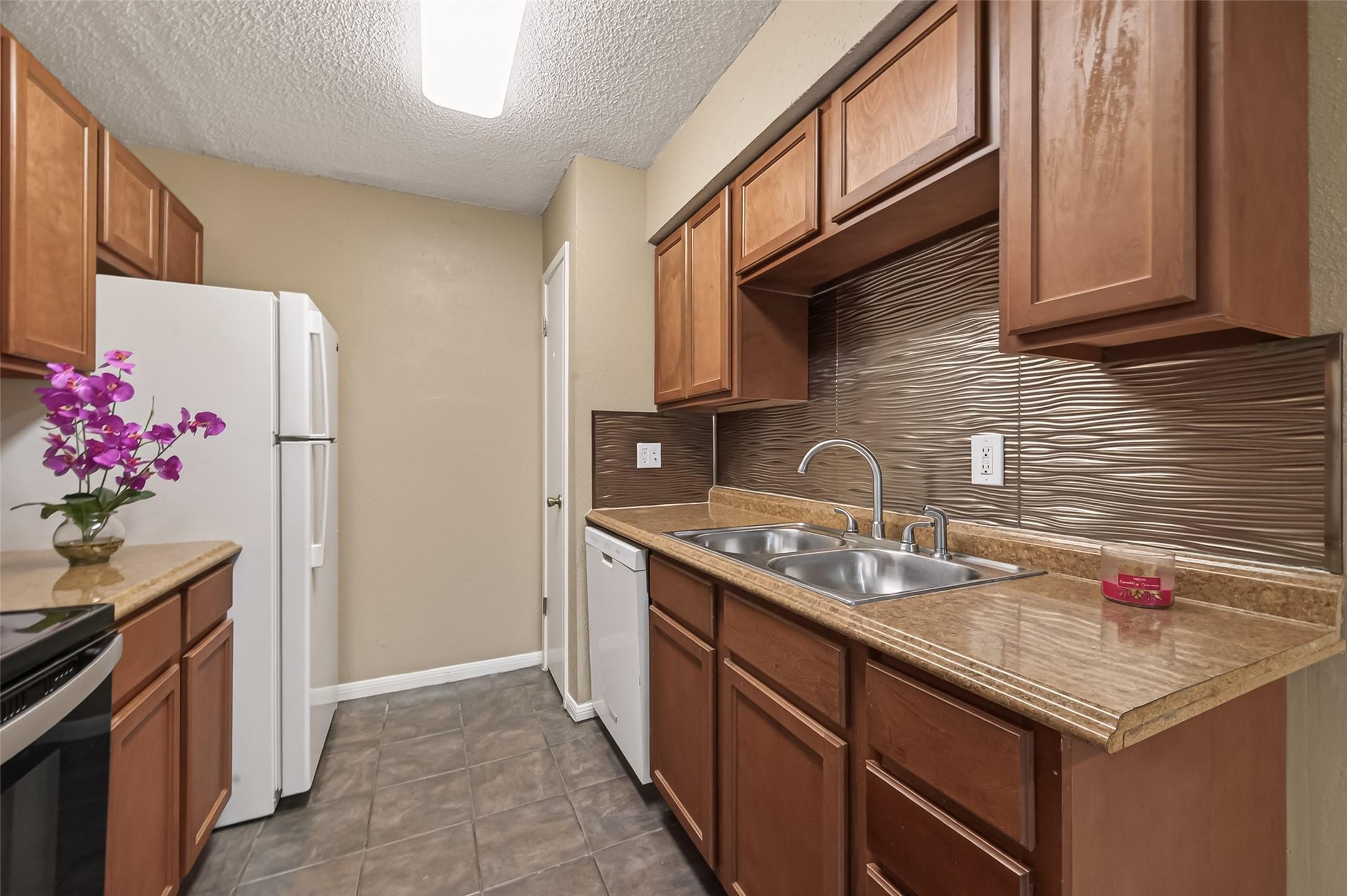 Image 2: The warm, inviting tones continue in your new kitc
