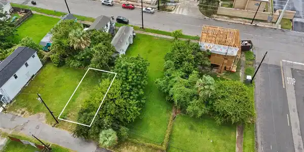 3911 Winnie Rear Street