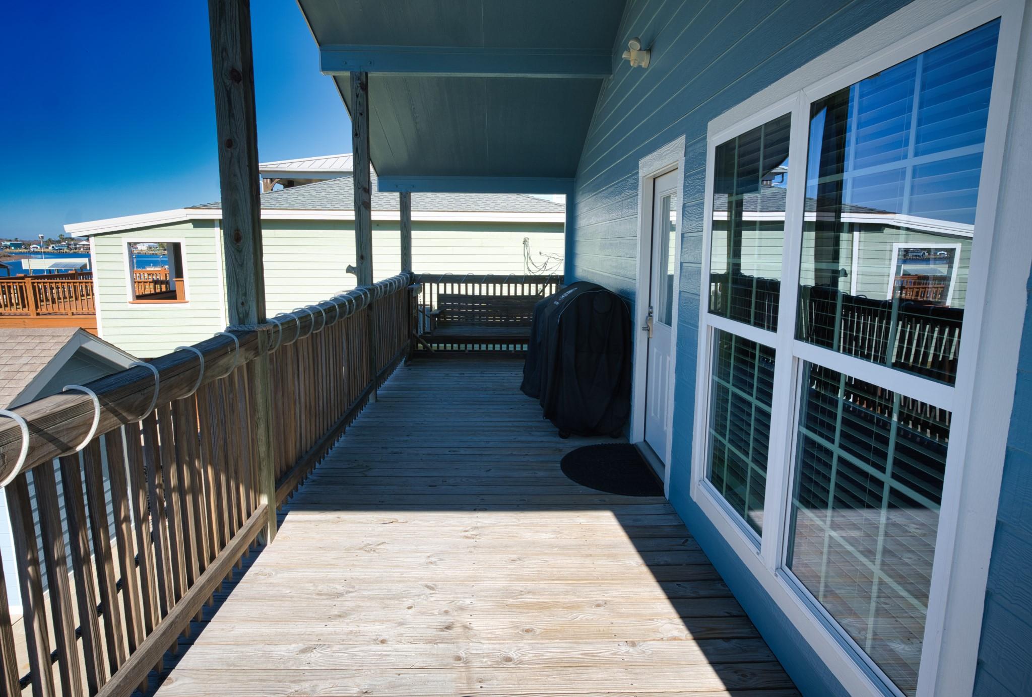 Image 3: Front entry Deck