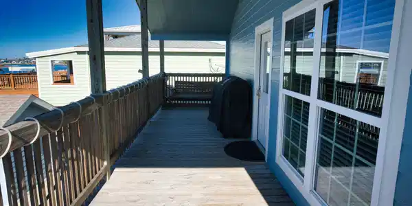 Image 3: Front entry Deck