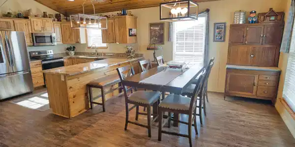 Image 4: Kitchen/Dining room