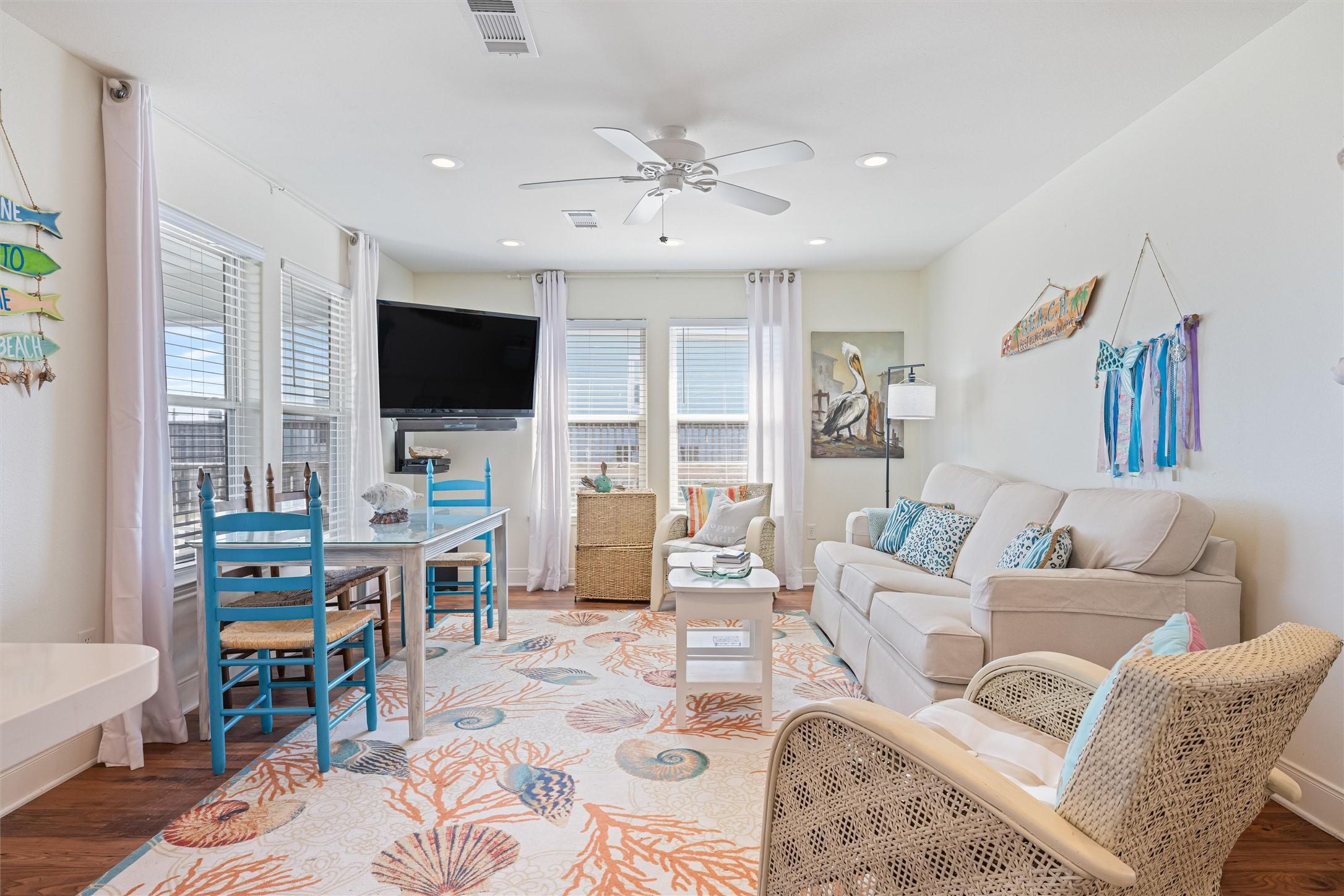 Image 2: Memories start here in this cheery gathering space