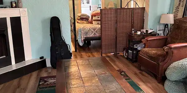 Image 2: Entering from Avenue O a large living room with ex
