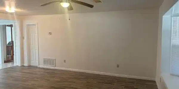 Image 4: family room