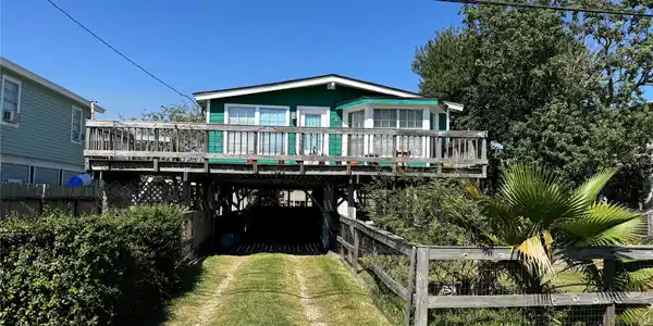 1620 Dick Bay Drive