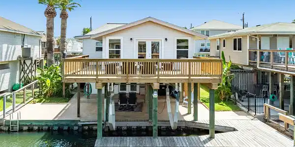 4421 Pelican Road