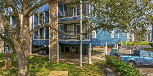 Image 3: Beautiful property and well maintained.