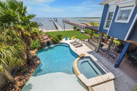 1623 Dick Bay Drive
