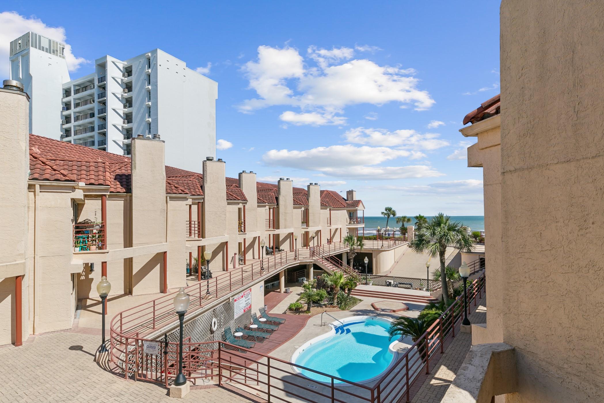 Image 2: The Palms have great amenities, pool area, outdoor