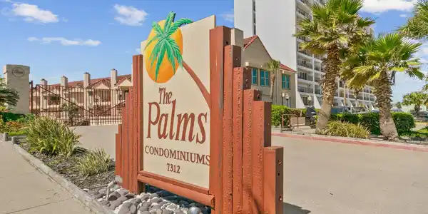 Image 3: The Palms have great amenities, pool area, outdoor