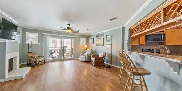 Image 4: Perfect for Entertaining or Relaxing with an Open
