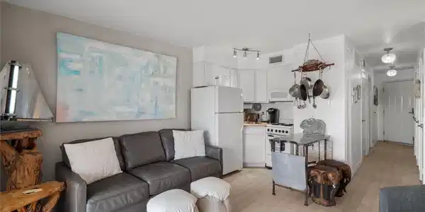 6102 Seawall Boulevard