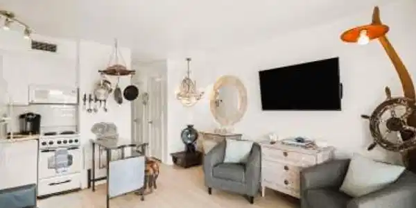 Image 4: Living/Kitchen